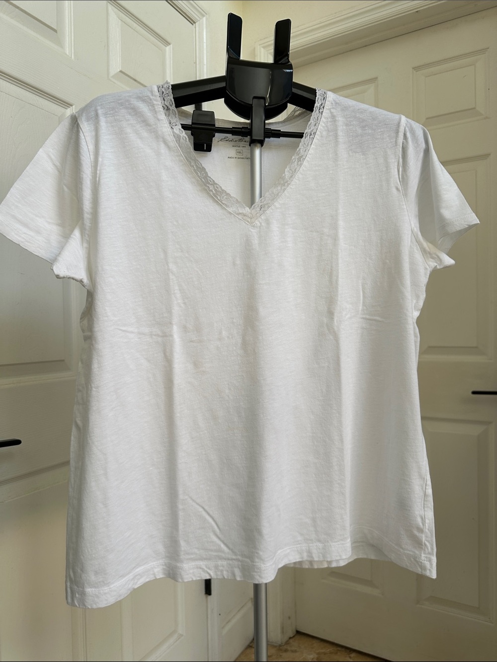Classic White V-Neck Lace Trim Women's Top By Eddie Bauer in Size XXL